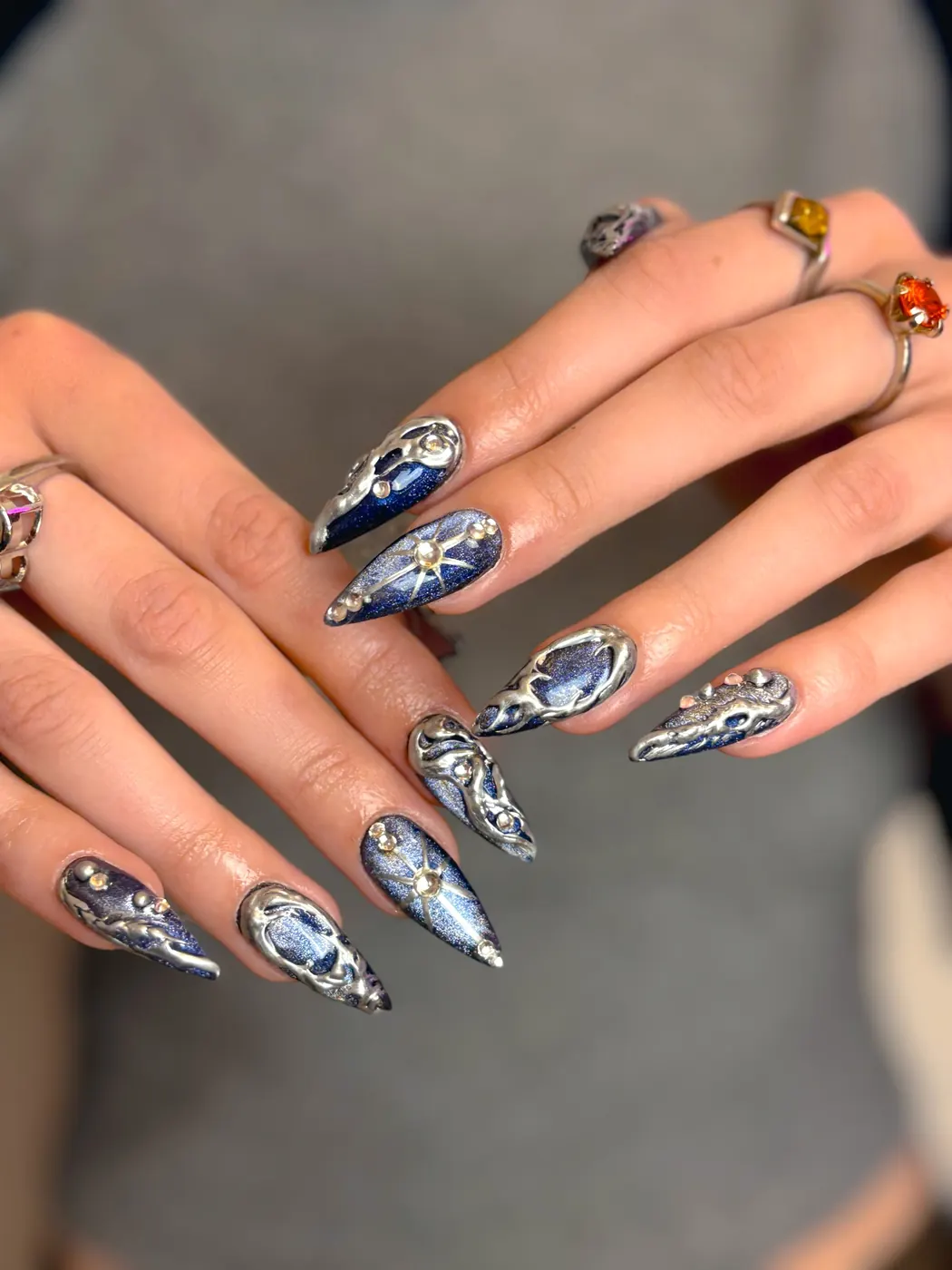 Ezüst króm mintás stiletto körmök